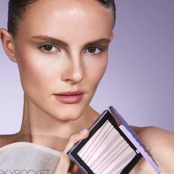 Aura Illuminating Face & Body Powder