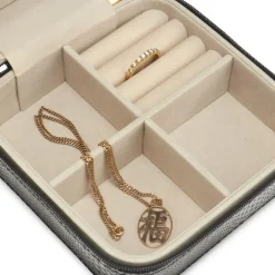 Gillian Jones kvadratisk smykkeskrin i vegansk PU