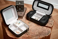 Gillian Jones kvadratisk smykkeskrin i vegansk PU