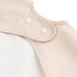 Hagesmæk med ærmer og lomme