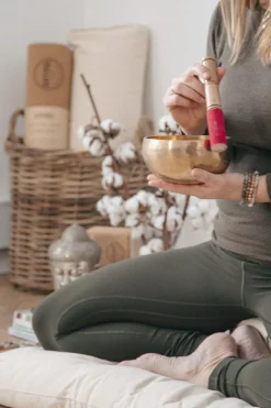 Indisk Syngeskål med Træ Kølle