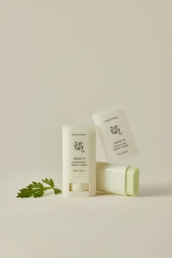 Matte Sun Stick Mugwort + Camelia SPF 50