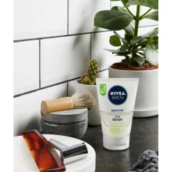 MEN Sensitive Face Wash