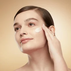 Revitalizing Supreme+ Youth Power Crème