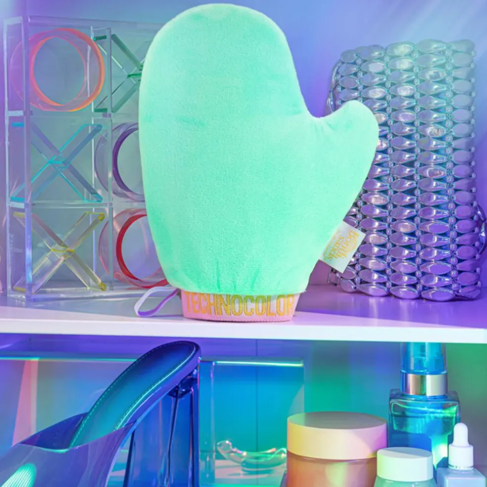 Self Tanning Application Mit